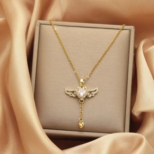 Kalp Detaylı Melek Kanadı Tasarım Beyaz Zirkon Taşlı Kararmaz Altın Kaplama Kolye Kalp Detaylı Melek Kanadı Tasarım Beyaz Zirkon Taşlı Kararmaz Altın Kaplama Kolye