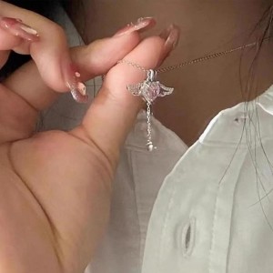 Kalp Detaylı Melek Kanadı Tasarım Pembe Zirkon Taşlı Kararmaz Gümüş Kaplama Kolye Kalp Detaylı Melek Kanadı Tasarım Pembe Zirkon Taşlı Kararmaz Gümüş Kaplama Kolye