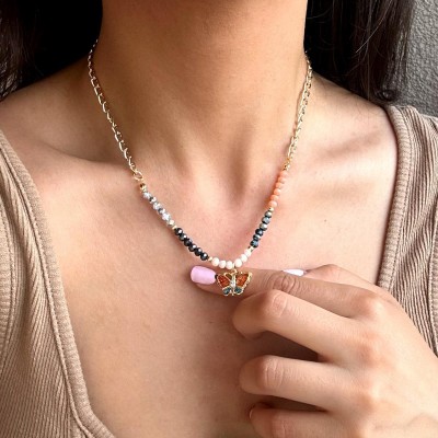 Kelebek Detaylı Kristal Boncuk Kolye Kelebek Detaylı Kristal Boncuk Kolye