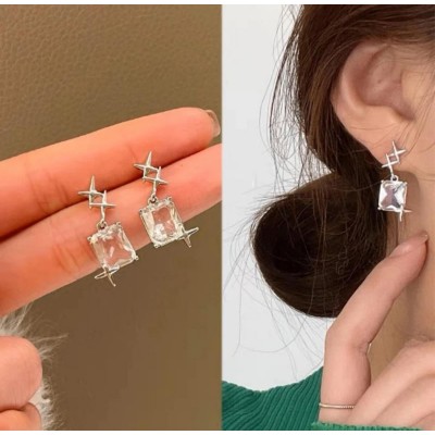 Baget Taşlı Sallatılı Çelik Küpe Gümüş Renk - Kararmaz Antialerjik