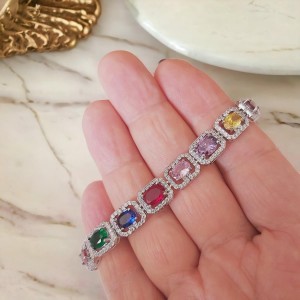 Renkli Zirkon Taşlı Baget Gümüş Bileklik - Şıklığınızı Işıltıyla Tamamlayın Renkli Zirkon Taşlı Baget Gümüş Bileklik - Şıklığınızı Işıltıyla Tamamlayın