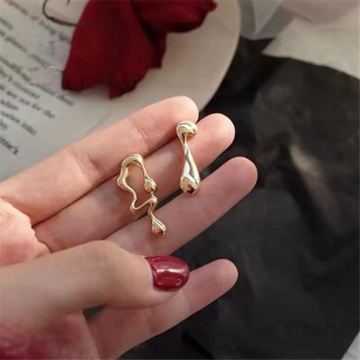 Su Damlası Tasarım Antialerjik Çelik Küpe – Gold