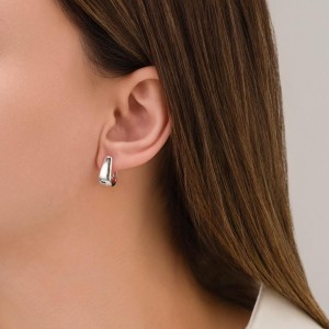 Taşsız Tasarım Gümüş Kaplama Bayan Çelik Küpe - Moda ve Zarafet Bir Arada Taşsız Tasarım Gümüş Kaplama Bayan Çelik Küpe - Moda ve Zarafet Bir Arada
