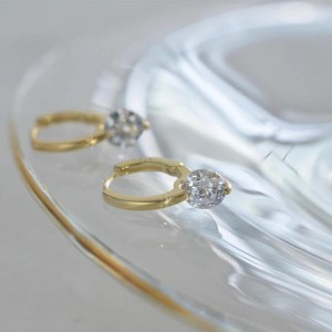 Tek Taş Halka Gold Küpe | Şıklığı ve Zarafeti Bir Arada Tek Taş Halka Gold Küpe | Şıklığı ve Zarafeti Bir Arada