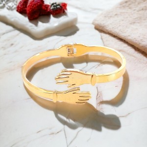 Sarılan Eller Zarif Gold Çelik Bileklik - Şıklığı ve Zarafeti Bir Arada