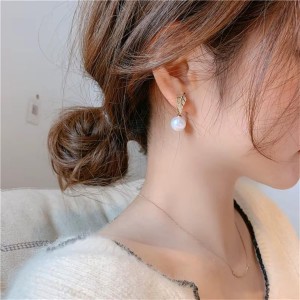 Zarif İnci Detaylı Yaprak Figürlü Çelik Küpe - Özel Tasarım Gümüş Renk