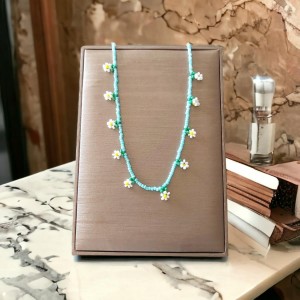 Renkli Papatyaya Boncuk El İşi Kolye - Doğal Güzelliği İle Öne Çıkan El Yapımı Bayan Kolye Renkli Papatyaya Boncuk El İşi Kolye - Doğal Güzelliği İle Öne Çıkan El Yapımı Bayan Kolye