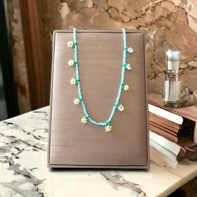 Renkli Papatyaya Boncuk El İşi Kolye - Doğal Güzelliği İle Öne Çıkan El Yapımı Bayan Kolye Renkli Papatyaya Boncuk El İşi Kolye - Doğal Güzelliği İle Öne Çıkan El Yapımı Bayan Kolye