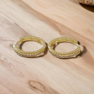 Zirkon Taşlı Kararmaz Altın Kaplama Çelik Küpe 